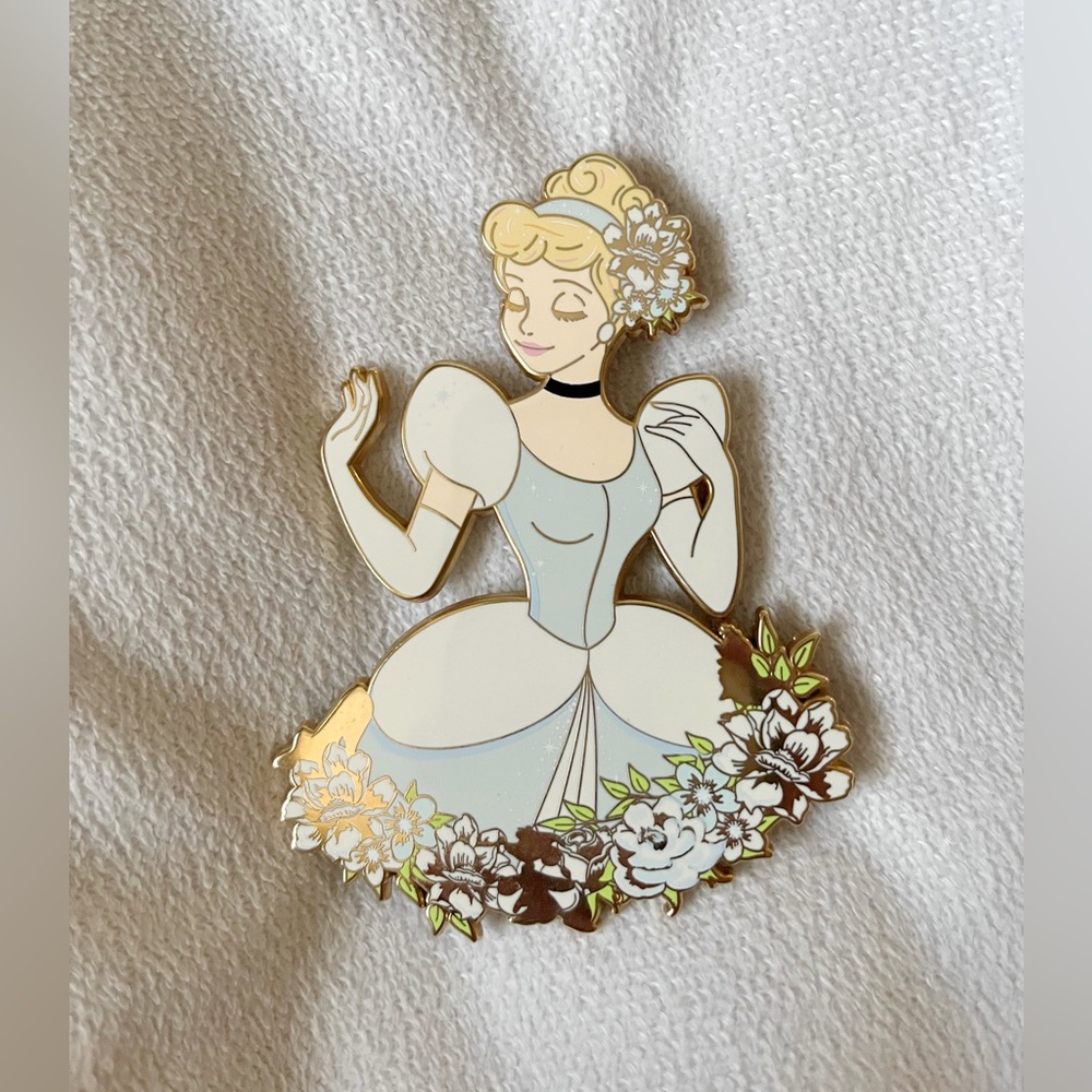 Fantasy dream pin Cindy blue